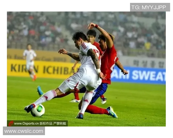 天下足球主持的魅力与挑战：探讨足球节目背后的故事与精彩瞬间